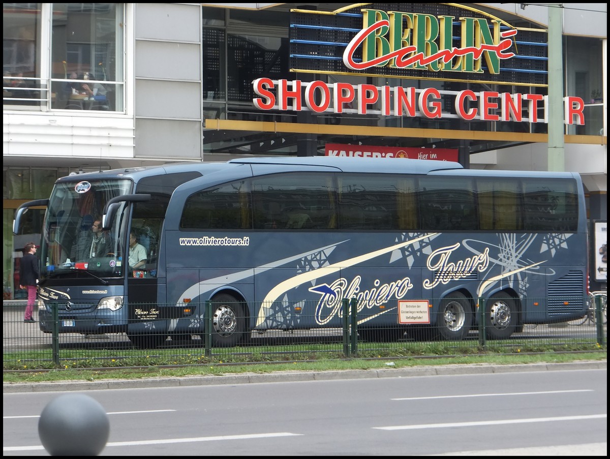 Mercedes Travego von Oliviero Tours aus Italien in Berlin.