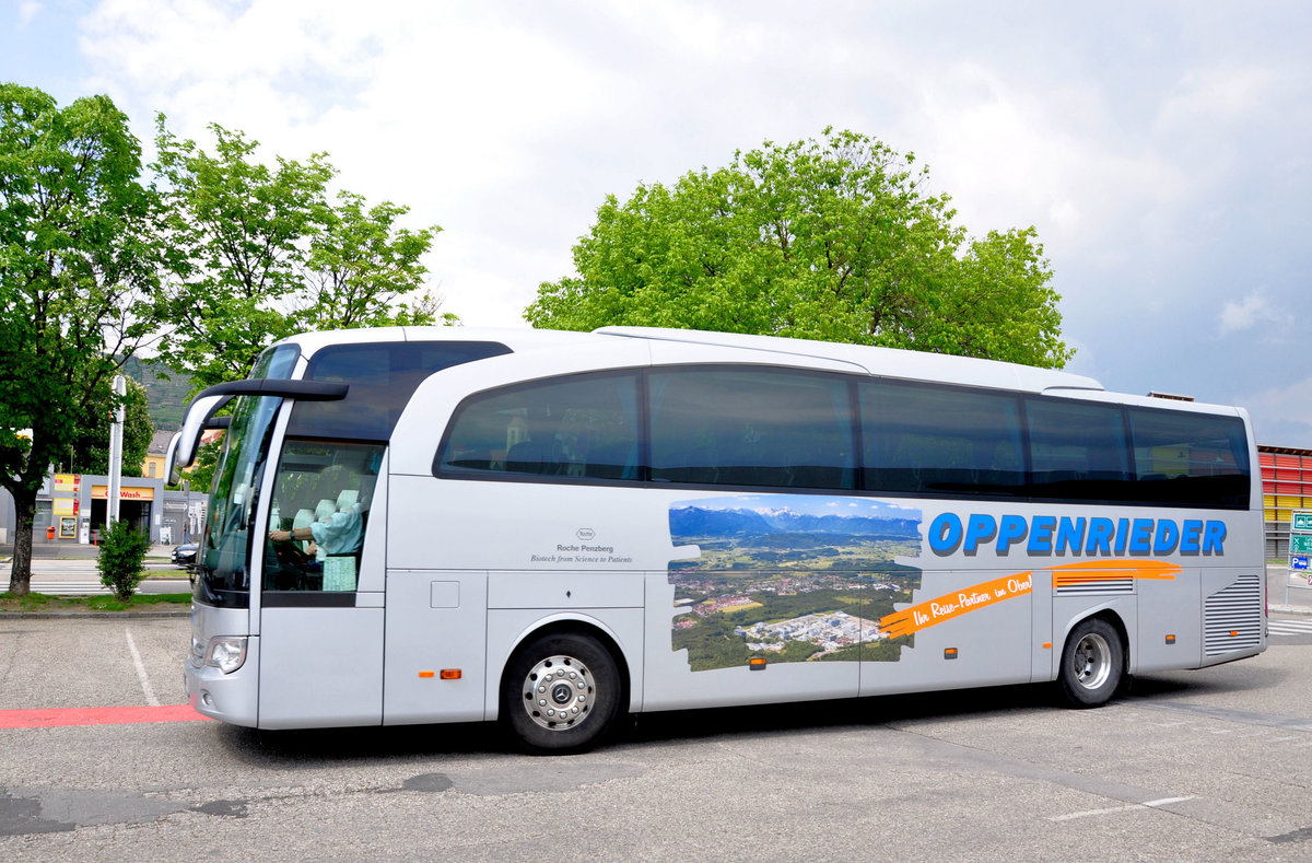 Mercedes Travego von Oppenrieder Reisen aus der BRD in Krems gesehen.