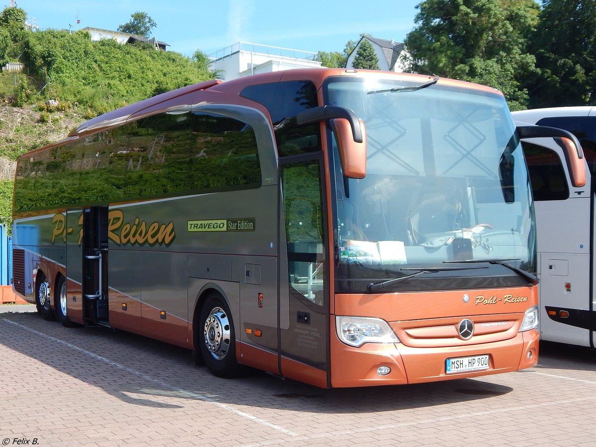 Mercedes Travego von Pohl-Reisen aus Deutschland im Stadthafen Sassnitz.