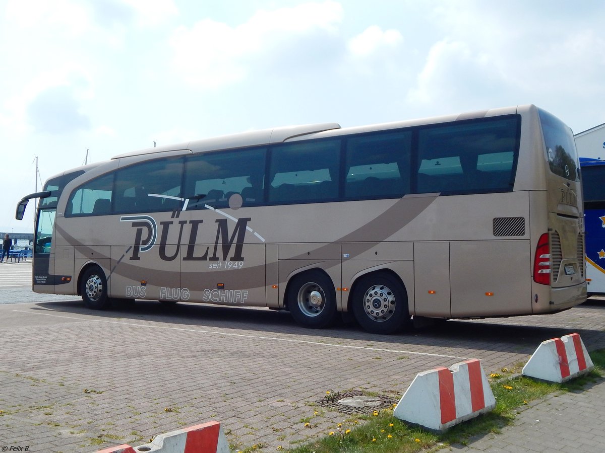 Mercedes Travego von Pülm aus Deutschland im Stadthafen Sassnitz.