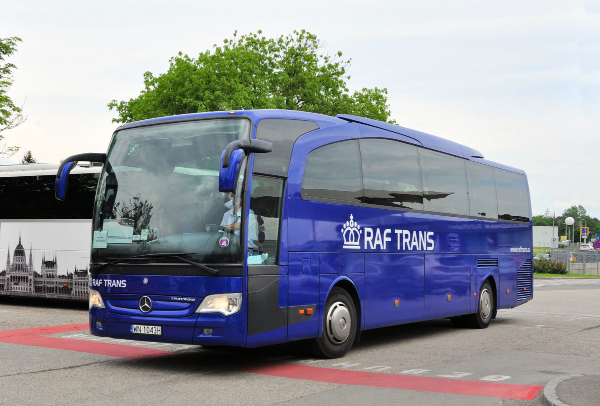 Mercedes Travego von RAF Trans aus PL in Krems gesehen.