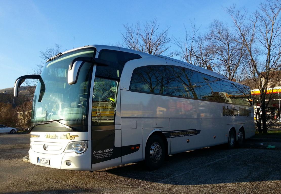 Mercedes Travego vom Reisebro Mller aus der BRD im Dez 2017 in Krems.