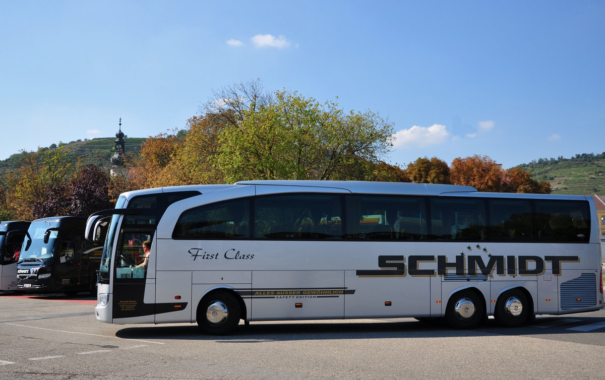 Mercedes Travego von Schmidt Reisen aus der BRD in Krems.