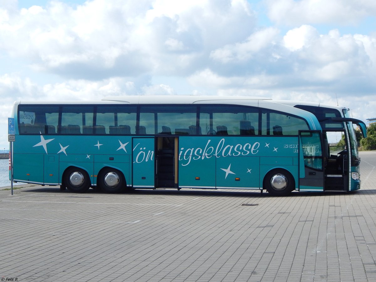 Mercedes Travego von Schörnig aus Deutschland im Stadthafen Sassnitz. 