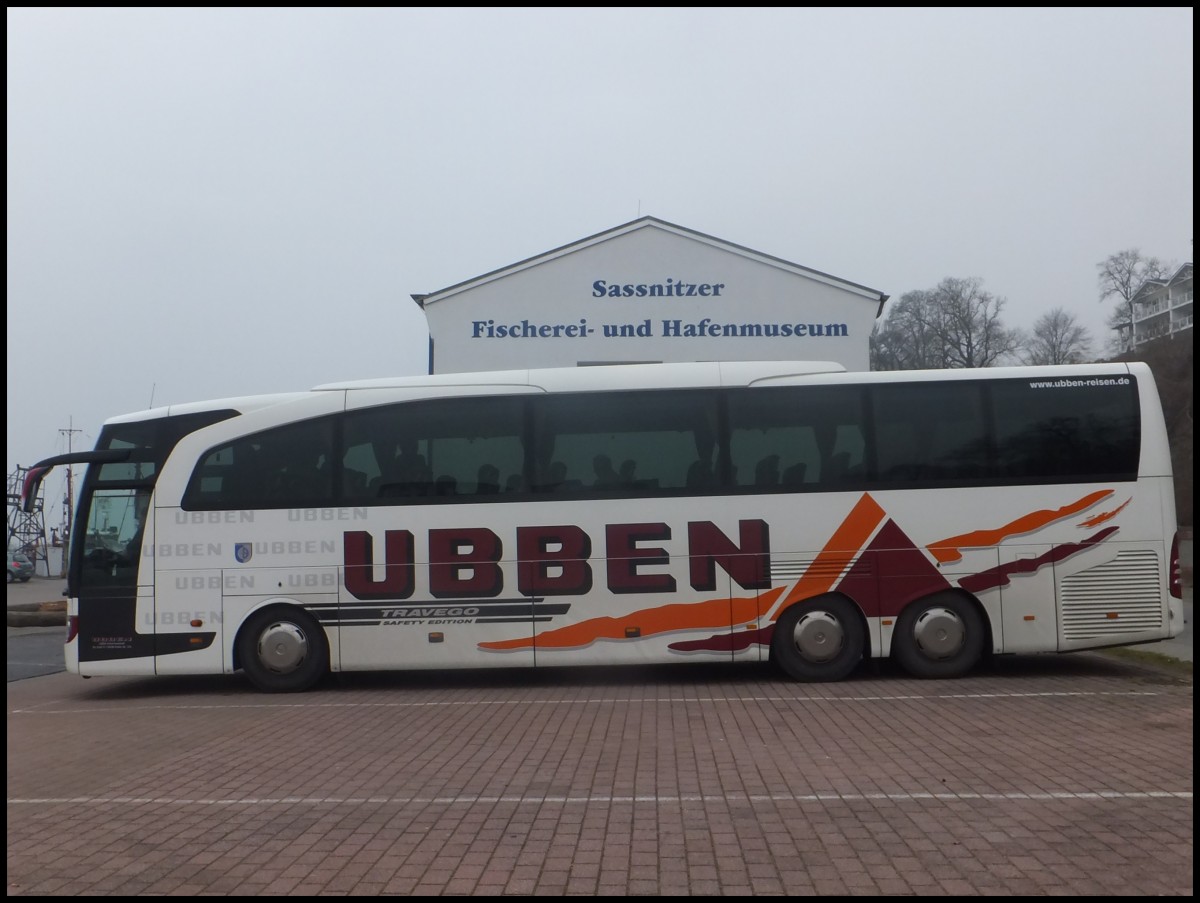 Mercedes Travego von Ubben aus Deutschland im Stadthafen Sassnitz.