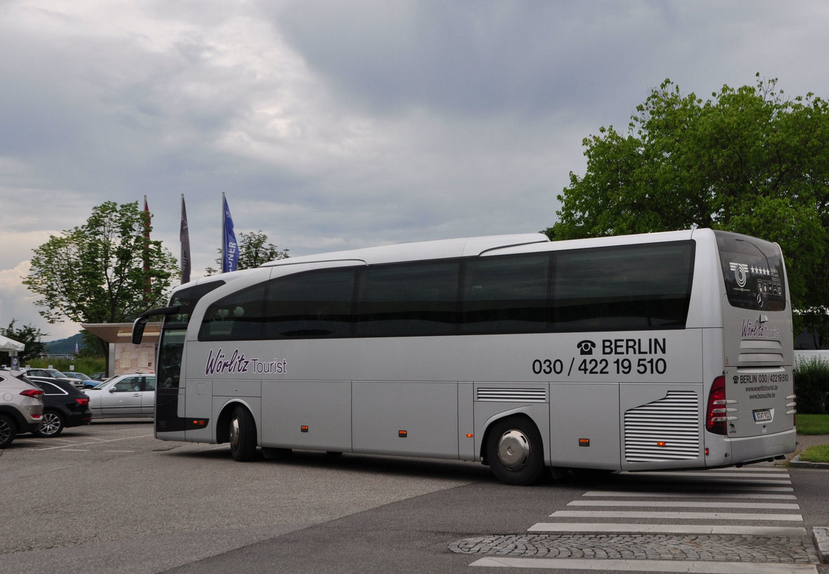 Mercedes Travego von Wrlitz Reisen aus der BRD in Krems gesehen.