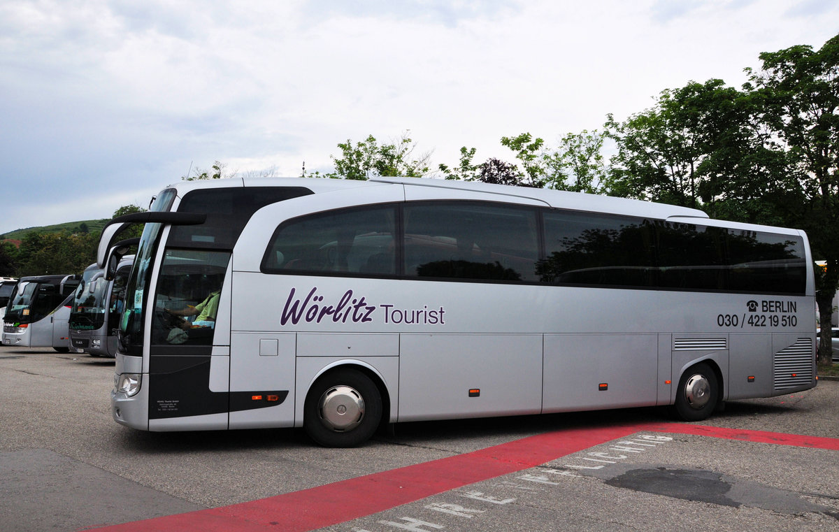 Mercedes Travego von Wrlitz Reisen aus der BRD in Krems gesehen.