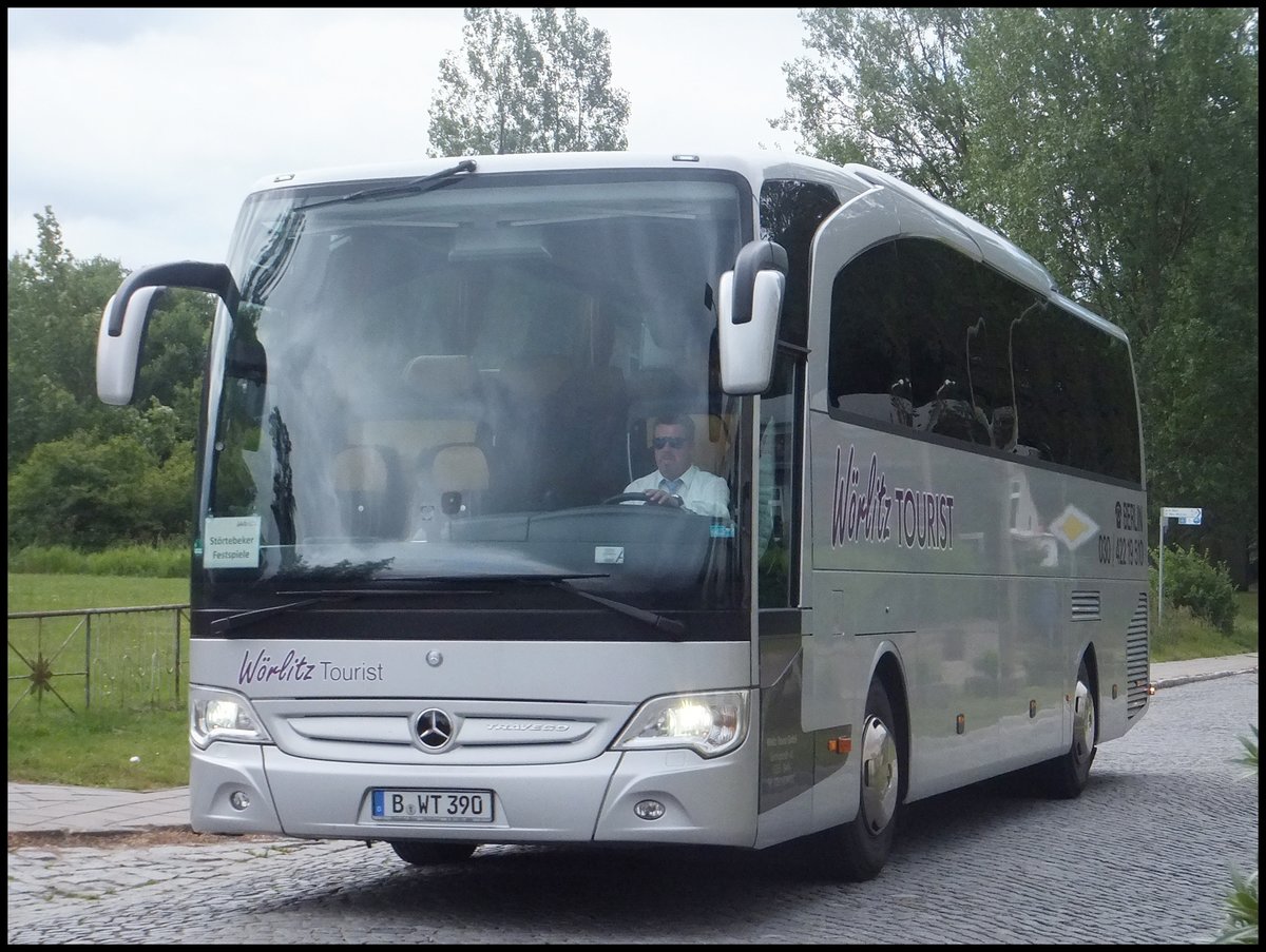 Mercedes Travego von Wörlitz Tourist aus Deutschland im Stadthafen Sassnitz. 