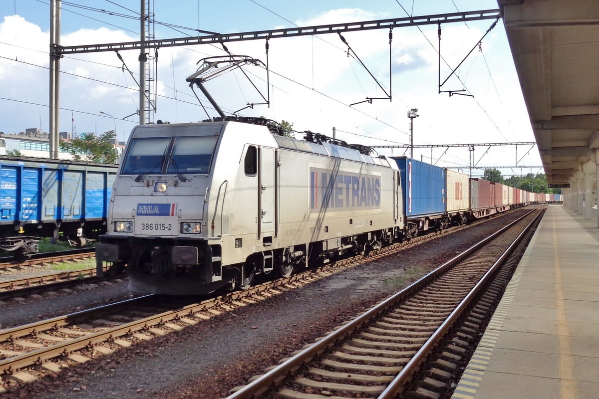 Metrans 386 015 durchfahrt am 9 Mai 2018 Bratislava=Petrzalka. 