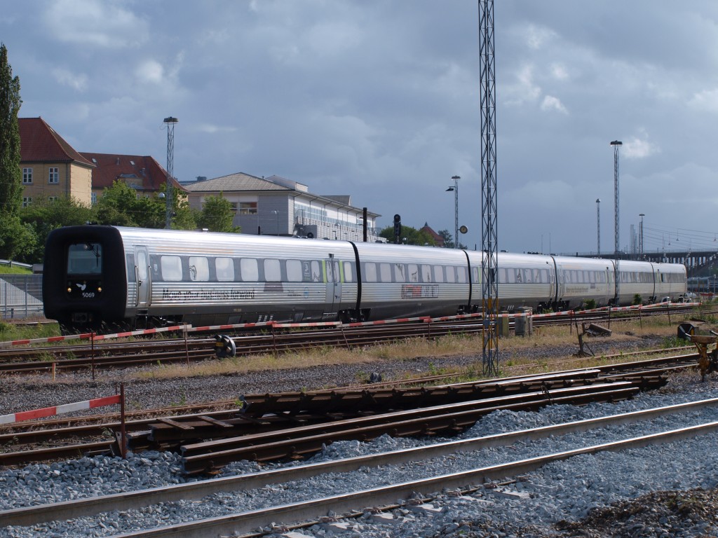 MF/MFB 50/5269 und 72 bei der Einfahrt in den Aarhuser Bahnhof. 18.06.2010