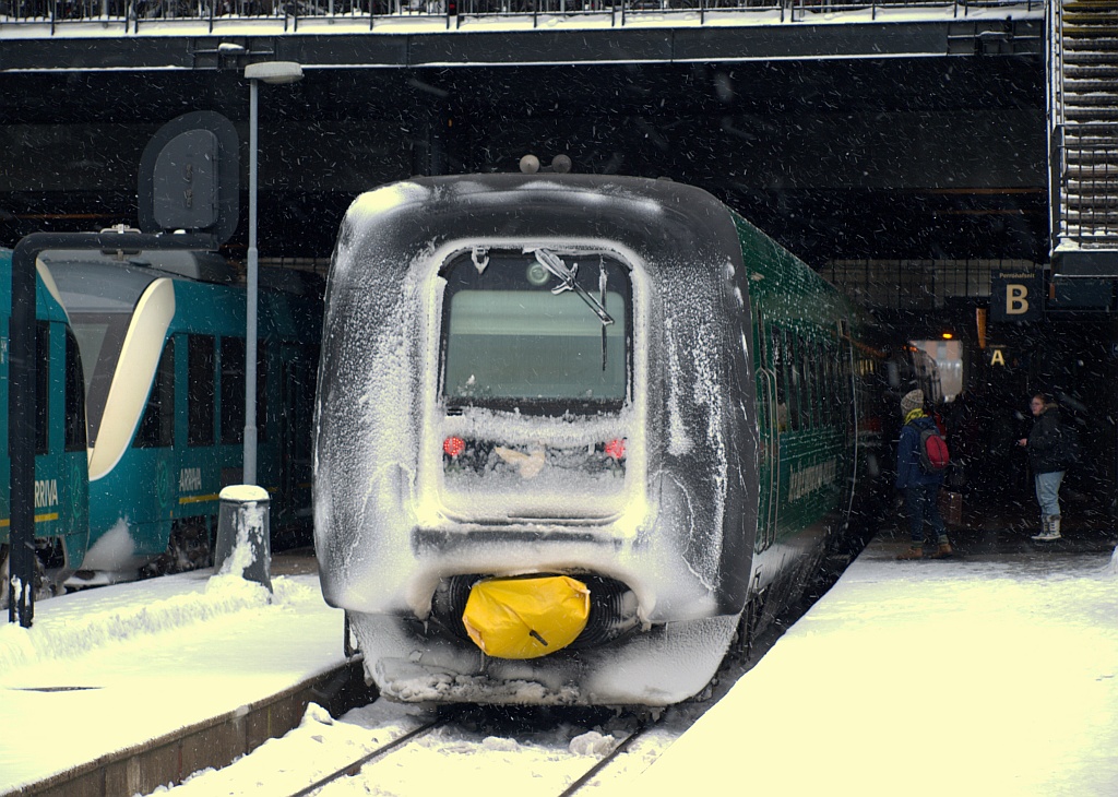 MF/MFB 50/5275 kam bei gutem Schneetreiben aus Aalborg nach Aarhus gefahren. Aarhus 29.11.2010