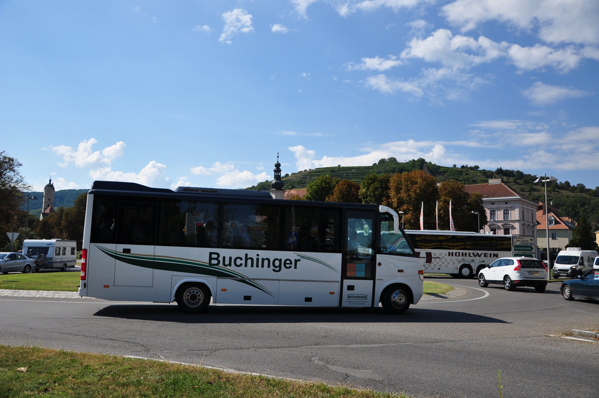 Midi Bus Mercedes O 818 von Buchinger Reisen aus sterreich in Krems gesehen.