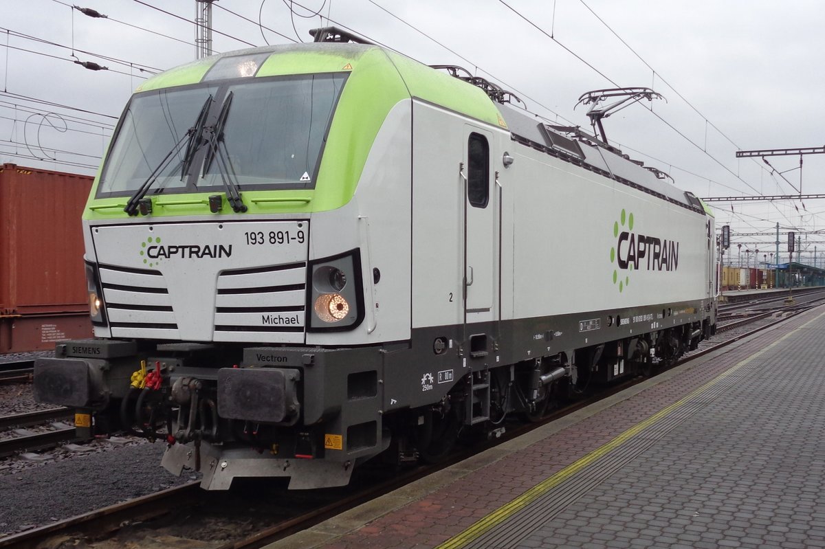 Miesenwetter am 7 April 2017 in Decin hl.n. mit CT 193 891 -leider am Bahnsteigkante.