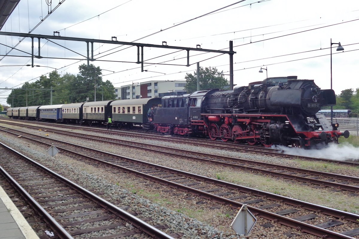 Mit BBÖ Zweiachser ist VSM 50 0073 am 2 September 2018 in Apeldoorn eingefahren während das jahrlichen Dampfspektakel Terug naar Toen.