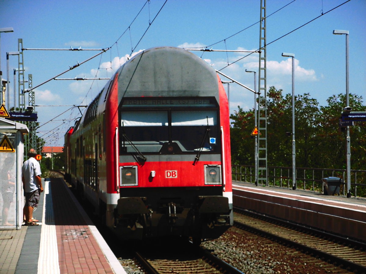 Mit dem DABbuzfa760 kommt 143 034 in den Bahnhof Delitzsch ob Bf eingefahren am 26.7.18