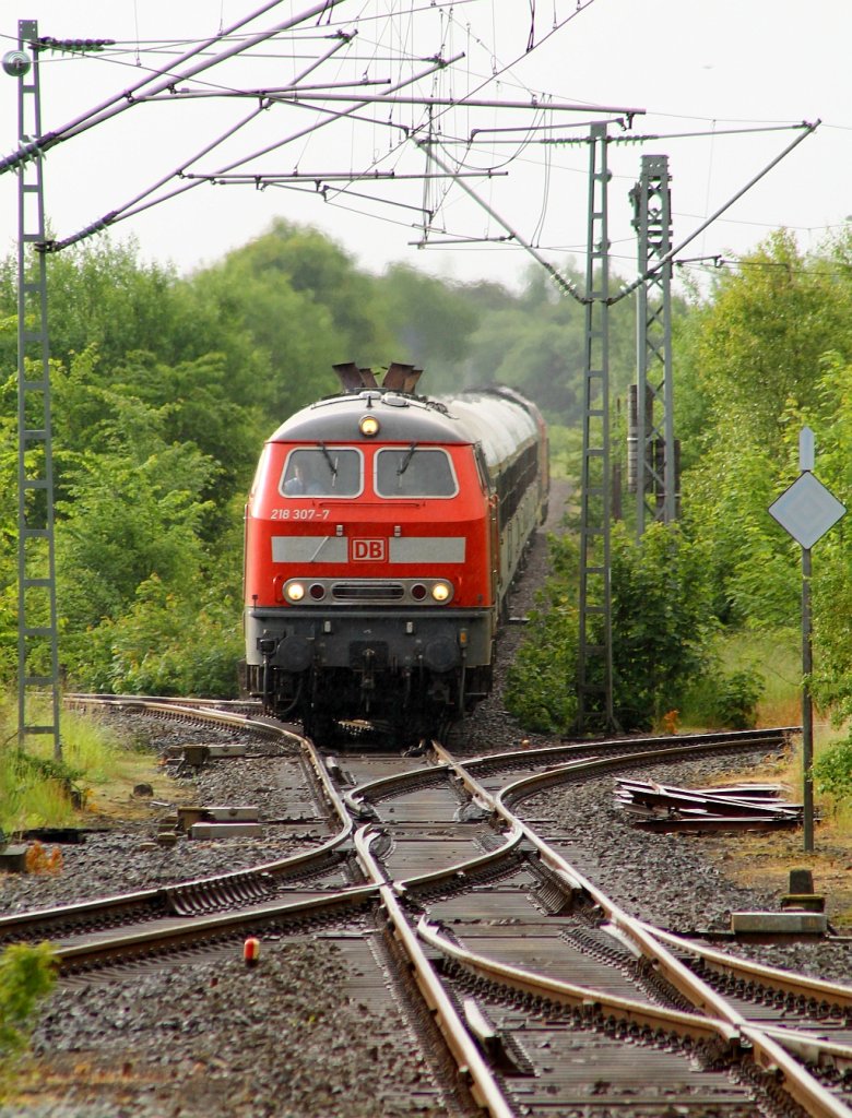 Mit dem Zugloks 218 307-7 und 322-6 kam der mit 30min gut verspätete CN(L)1272 aus Basel über Kiel in Flensburg an, am Zugende hingen die 120 106-0 und die 120 143-3. Flensburg 16.06.2013