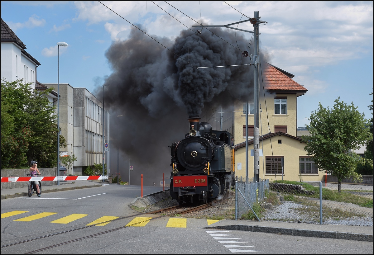 Mit der E 206 nach Tavannes. La Traction Sonderzug in Tramelan. August 2019.
