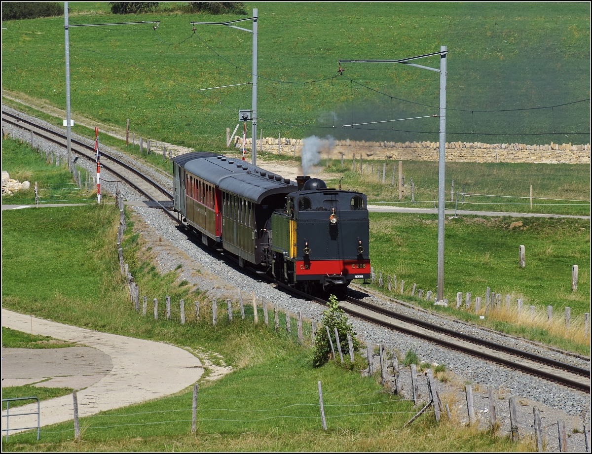 Mit der E 206 nach Tavannes. La Traction Sonderzug hat Le Noirmont verlassen. August 2019.