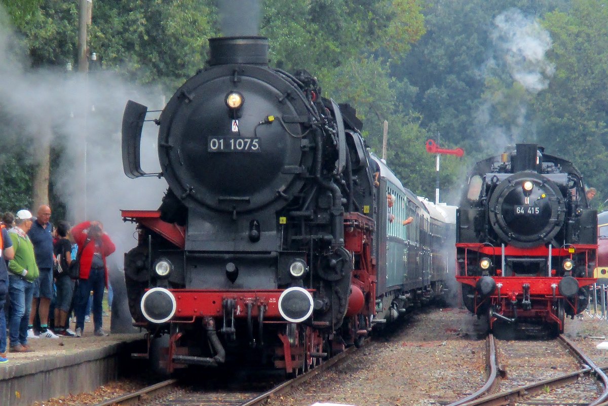 Mit ein Dampfpendel steht 01 1075 am 2 september 2018 in Loenen wo sie beim VSM zu Gast ist.