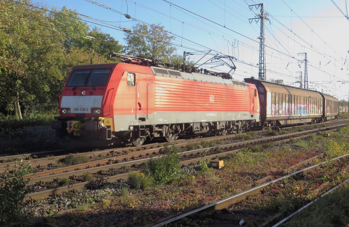 Mit ein Ganzzug für Vlissingen-Sloehaven verlasst 189 038 Emmerich am 1 November 2022.