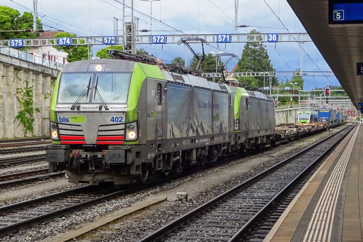 Mit ein Zug aus Rotterdam-Kijfhoek ist BLS 475 402 am 328 Mai 2019 in Spiez angekommen. Die BLS-Vectronen schaffen die ganze Fahrt zwischen Italien (Mortara, Melzo) und die Niederlände (Kijfhoek) ohne Lokwechsel. 