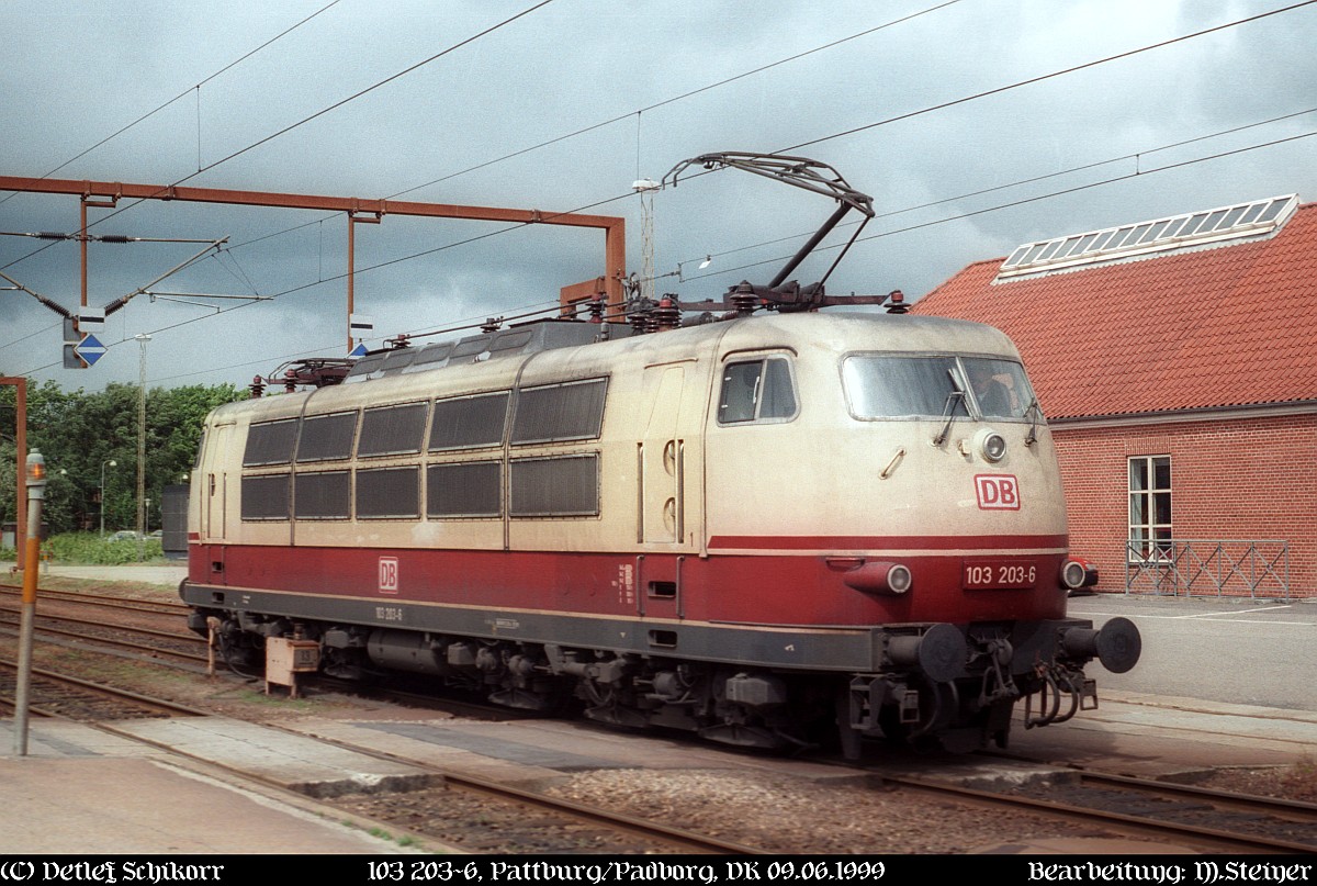 Mit die schönste Lok die je gebaut wurde...DB 103 203-6 auf Rangierfahrt im dänischen Padborg am 09.06.1999(DigiScan 006).