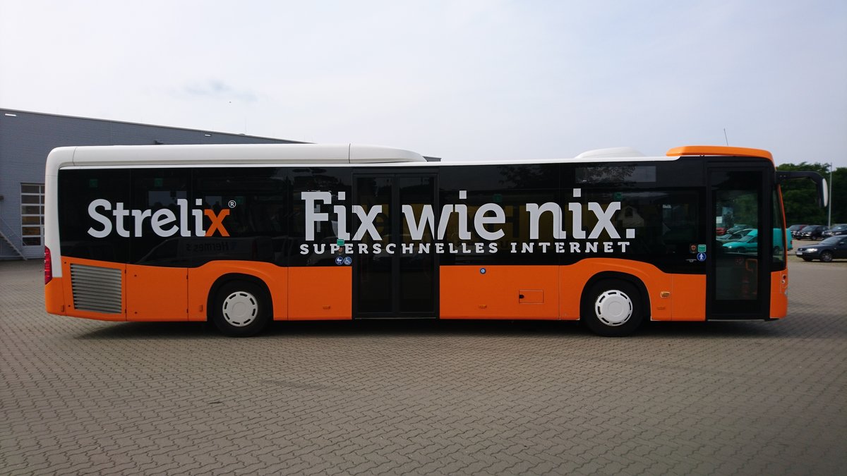 ......mit der Vollwerbung fr schnelles Internet fr Neustrelitz dieser Citaro von Becker Strelitz Reisen  (Juni 2017)