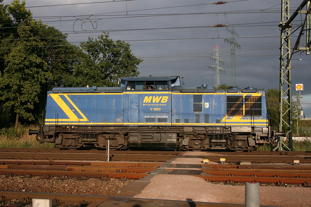 Mittelweserbahn V 1203/202 725-8 dieselt hier durch Hamburg-Waltershof. 01.09.12 