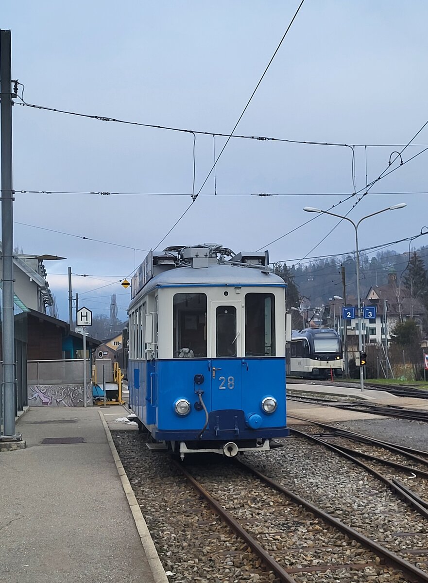 Mitten im Winter steht der Blonay Chamby Bahn  TL Ce 2/3 28 abgebügelt in Blonay.

18. Jan. 2025
