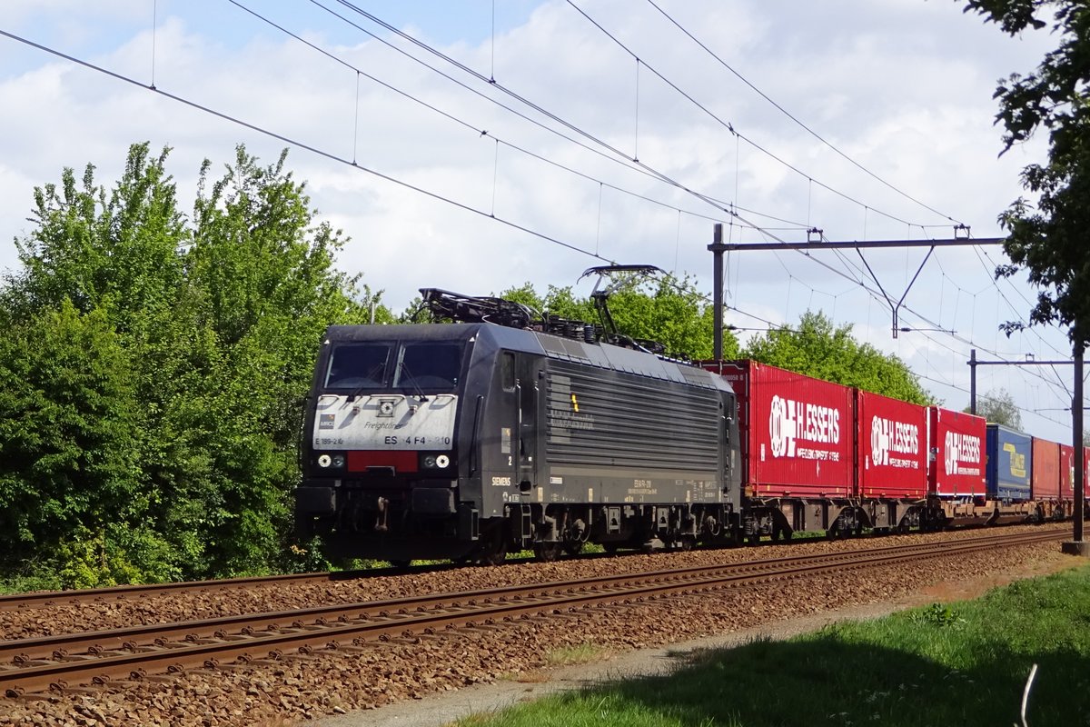 MRCE 189 210 passiert Wijchen am 5 Mai 2019.