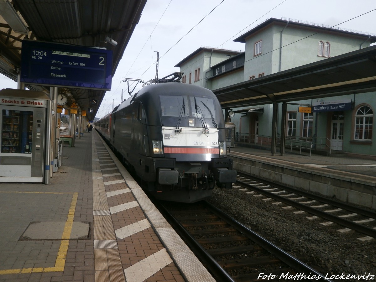 MRCE ES 64 U2 - 028 im Bahnhof Naumburg (Saale) Hbf am 24.2.15