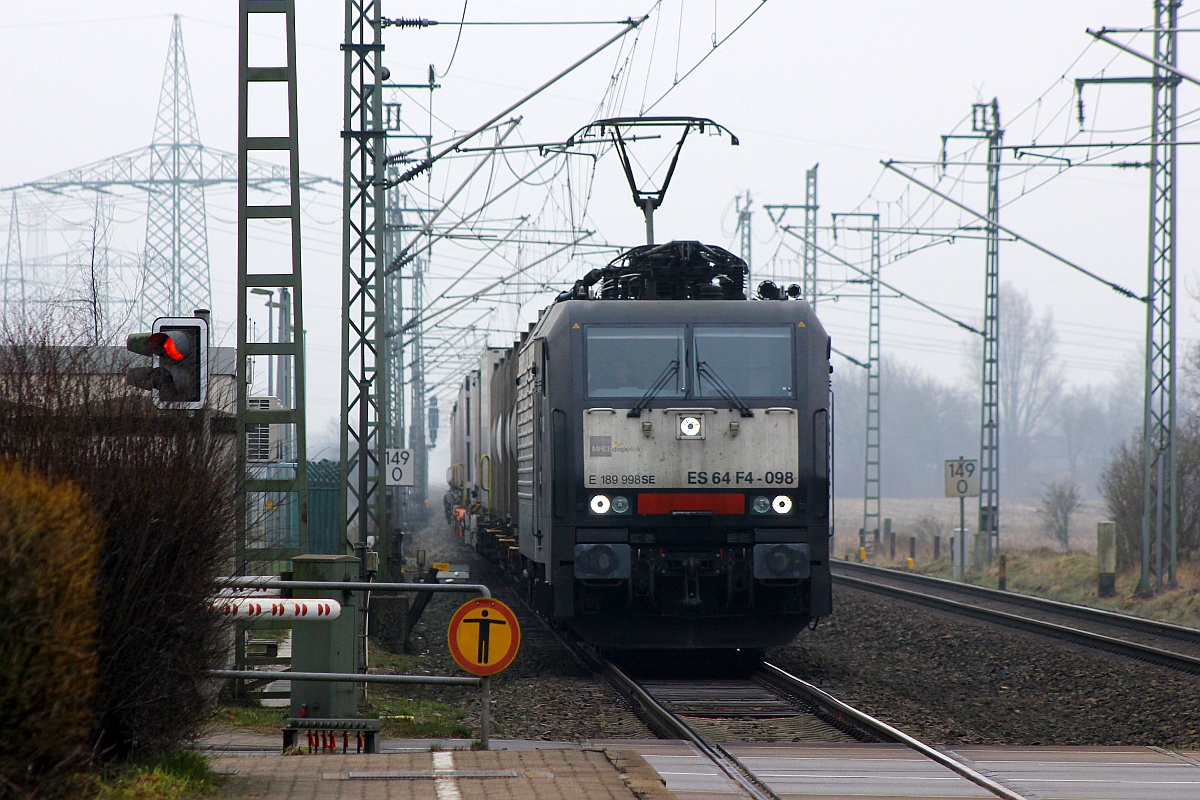 MRCE/TXL ES 64 F4-098/ 189 998-8 SE festgehalten mit Zug in Jübek am 06.03.2016