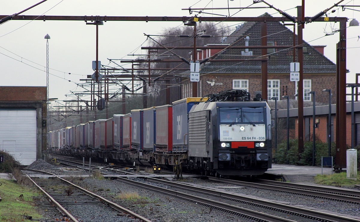 MRCE/TXL ES64F4-036 oder 6189 936-8, Class-VD, REV/LD X/11.04.14 aufgenommen mit dem DGS 40576 aus Verona Q.E kommend bei der Einfahrt in Padborg/DK. 11.12.2016