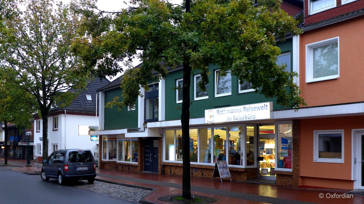 Munster (Örtze), Dienstleistung und Einzelhandel in der Wilhelm-Bockelmann-Straße mit Rothmanns_Reisewelt.