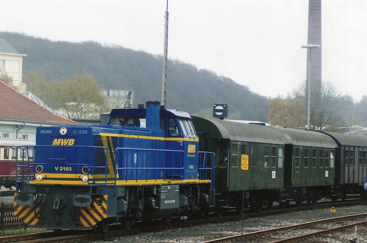 MWB V 2103 steht mit Pendelzug ins Museumsbw Bochum-Dahlhausen; 16 April 2009.