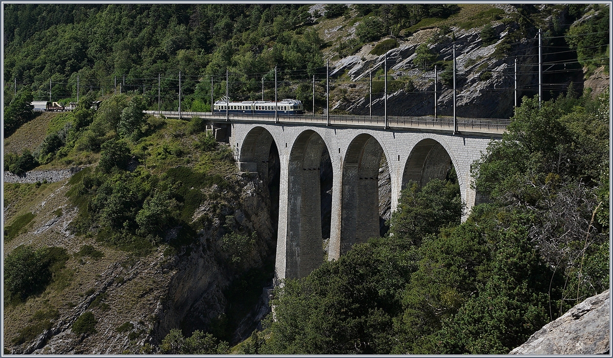 Nach dem Erfolg des letzten Jahres zwischen Interlaken und Spiez, erweiterte die BLS dieses Jahres das Programm und lies den  Blauen Pfeil , den BCFe 4/6 736 als Extrazug bis nach Brig fahren. Nach dem kurzen Halt in Hohtenn, fährt der BCFe 4/6 736 nun über das 123 Meter lange und 51 Meter hohe Luogelkin Viadukt als RE 4275 Richtung Brig. 
14. August 2016