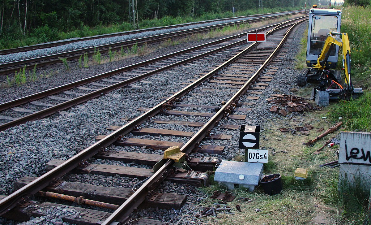 Nach der Entgleisung in/an der Ladestrasse in Jübek am 19.07.2022 wird alles wieder repariert Bild 1