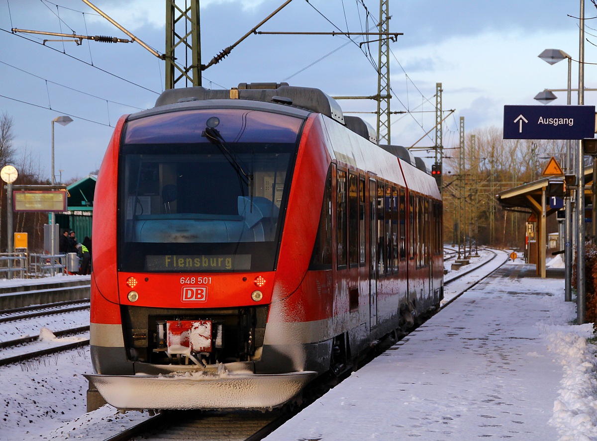 Nach Xaver wird wieder wenn auch nicht immer im Zeitplan im Norden gefahren, hier kommt 648 001/501 als RB nach Flensburg aus Neumünster nach Schleswig gefahren. 07.12.2013