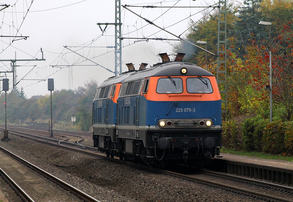 Nachdem die beiden NBE Loks 225 079 und 071 ihren Dünger-Kalk-Zug im Ladegleis abgestellt hatten ging es zurück nach Neumünster den 2.ten Teil holen. Danke nochmal an den Vormelder! Jübek 16.10.2013