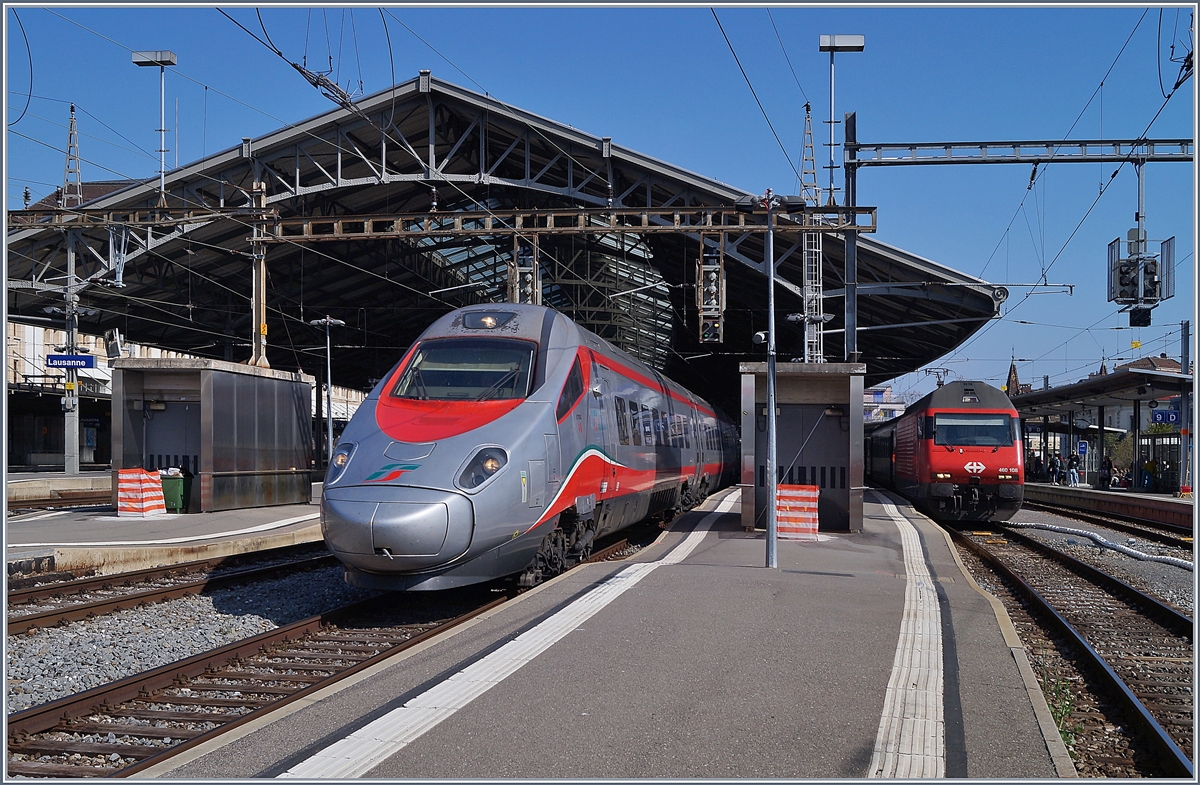 Nachdem der edle SBB RAe TEE II Lausanne verlasen hatte, holte mich der nach Genève fahrende EC 34 des FS Trenitalia ETR 610 aus den Traum der historischen Bahn in die Gegenwart zurück, die auf ihre Art natürlich auch bunt und schön ist. 

31. März 2019