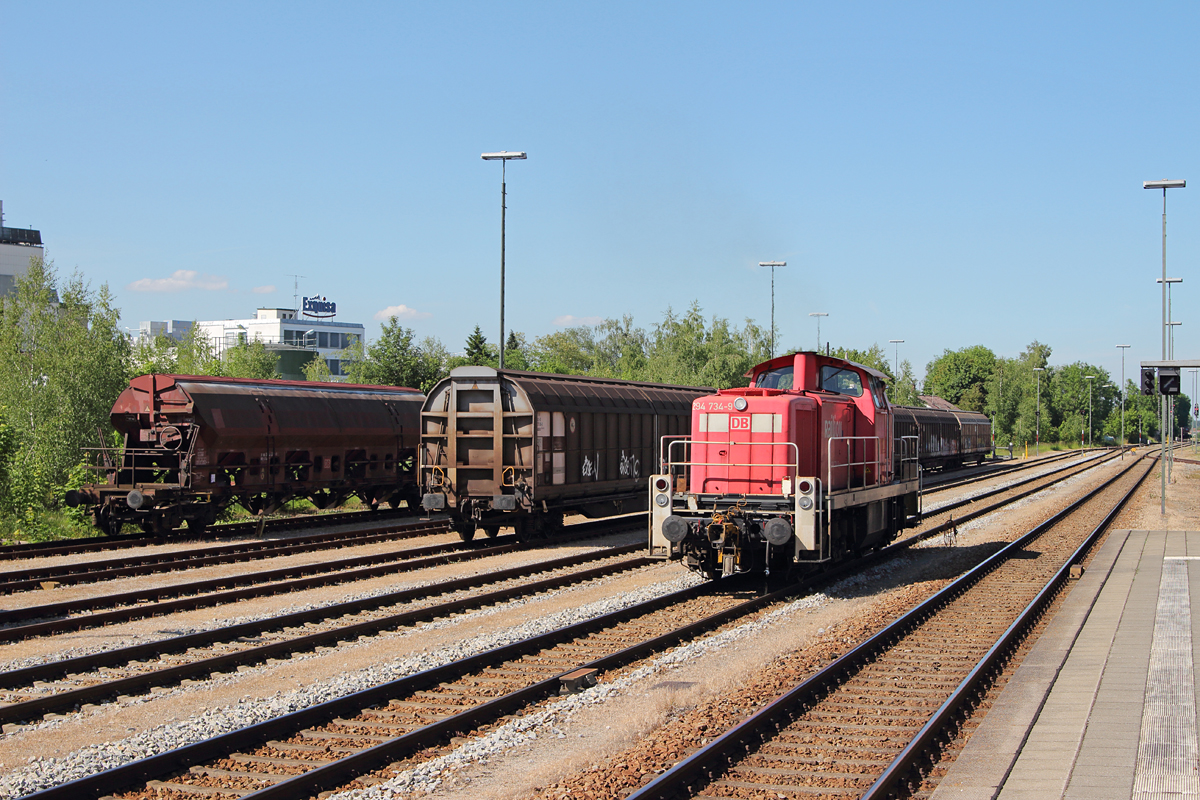 Nachdem sie ihren Nahgüterzug von Kempten nach Buchloe brachte, wartet 294 734-9 am späten Nachmittag des 13.06.13 auf neue Aufgaben.