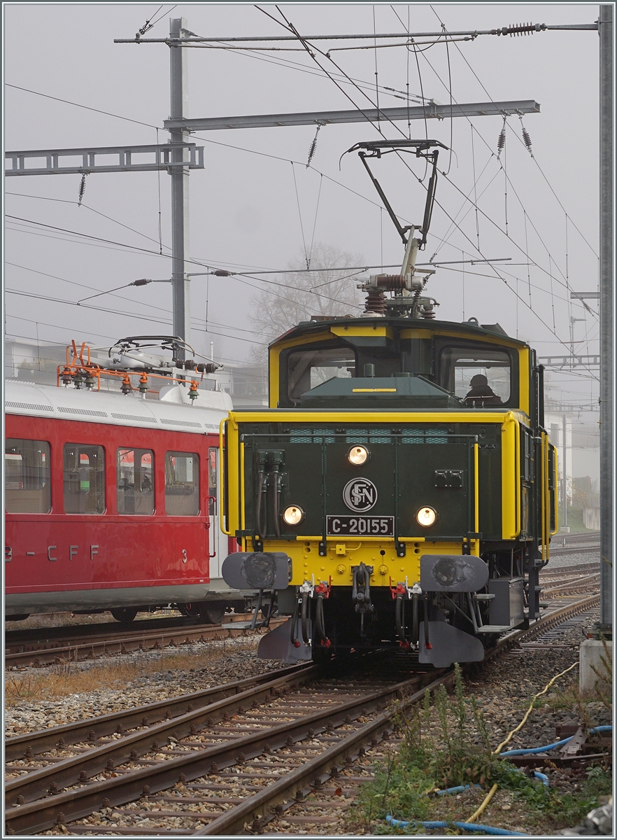 Nachdem die SNCF C 20155 UIC N° 97 85 1 932-0 (ex SBB Ee 3/3 II 1615, ex SNCF C 20155) des Verein  Team C-20155  ihr Manöver in Balsthal erledigt hatte, konnte ich sie fotografieren. 
Später pendelte die herrlich hergerichtet Lok für Führerstandsfahrten zwischen Balsthal und Klus.

8. Nov. 2025 