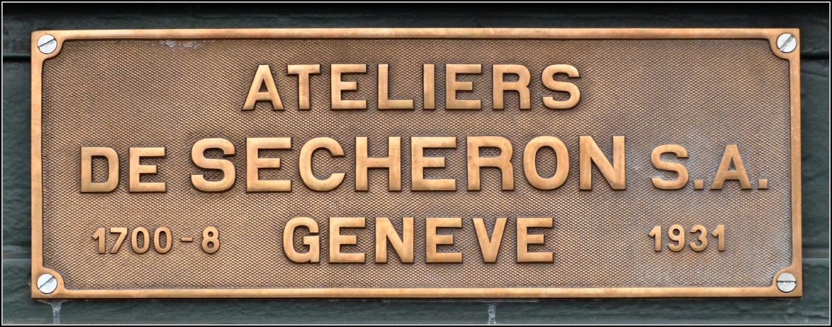 Nachguss eines Fabrikschilds der Ae 4/7 10950 der Swisstrain. Sulgen, April 2014.