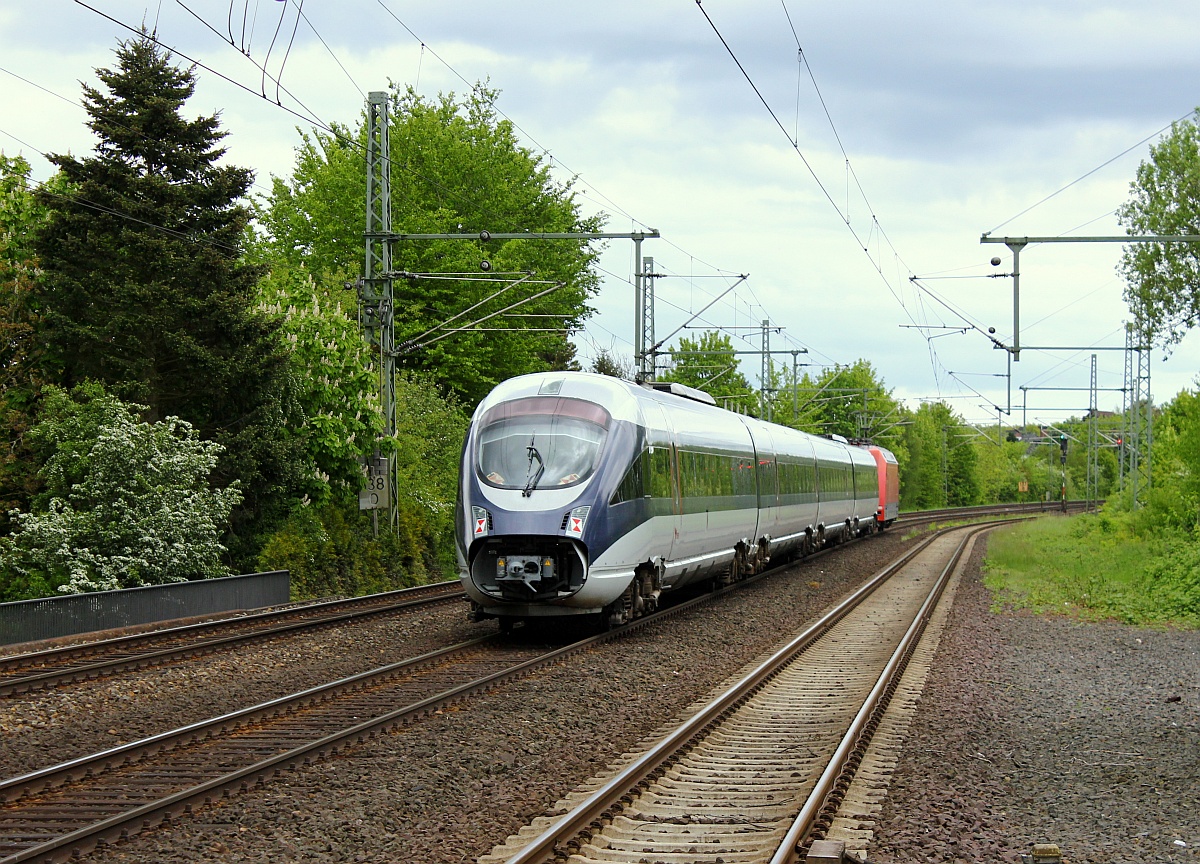 Nachschuss auf die 101 die den wohl defeken ICE-(T)D 0605 006 aus Padborg abgeholt hatte und ihn nach Hamburg brachte(Danke an den Vormelder aus Flensburg). Schleswig 25.05.2015