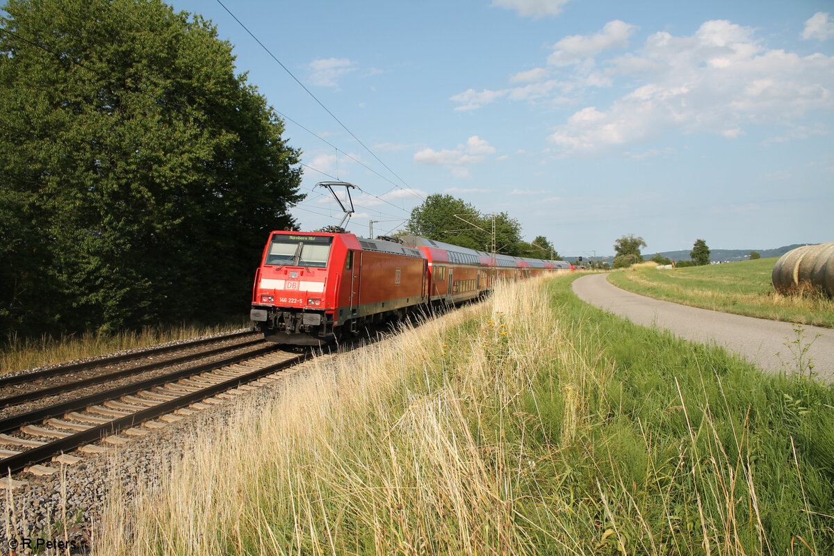 Nachschuss auf 146 222-5 die den RE50 4865 Nürnberg - München bei Pölling schiebt. 16.07.23