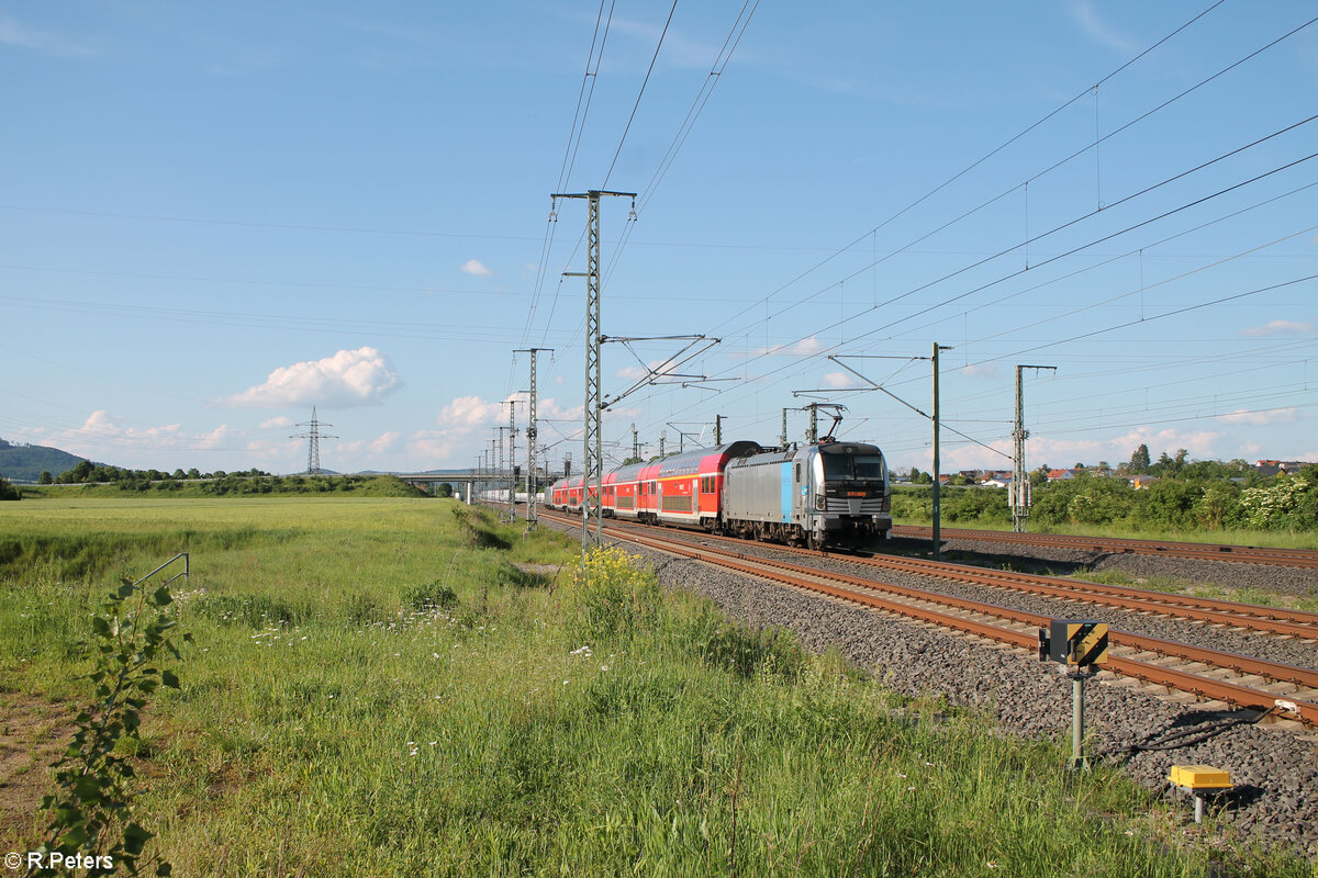 Nachschuss auf 193 805 am RE19 4922 Nrnberg - Sonneberg bei Ebensfeld. 20.05.24