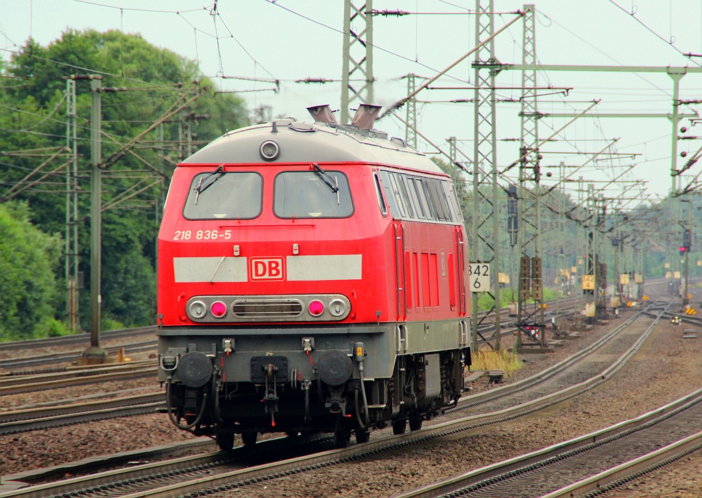 Nachschuss auf die 218 836-5(ex 218 388-7) die mit ordentlichem Tempo durch HH-Harburg fuhr. 07.07.12