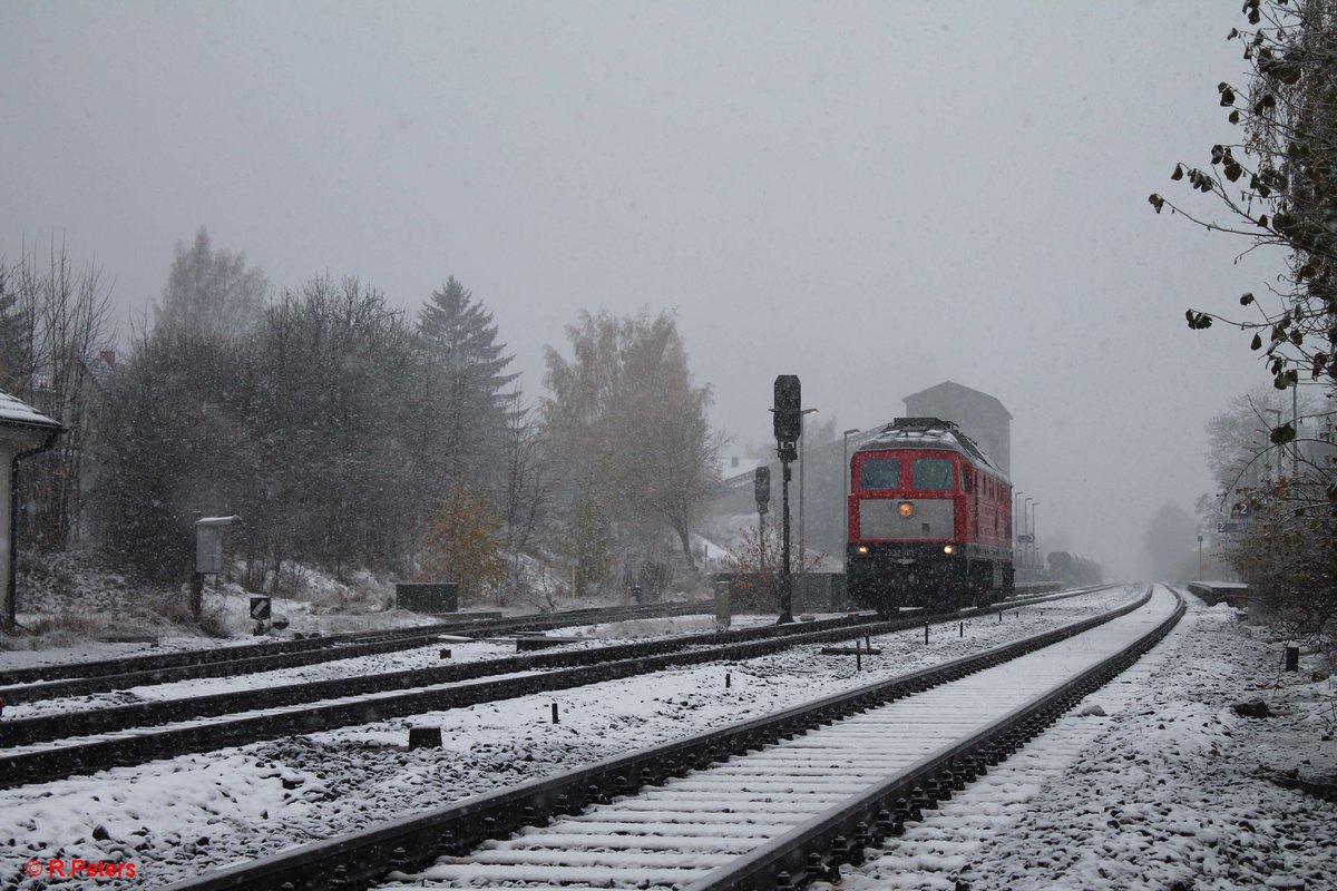 Nachschuss auf 232 201-4 beim umsetzten in Pechbrunn. 11.11.16