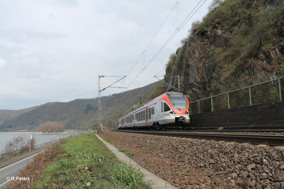 Nachschuss auf 305 + 301 als SE25012 Frankfurt/Main - Neuwied beim Bahnübergang Niedertalbach kurz vor Kaub. 21.03.14