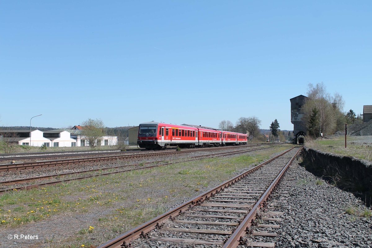 Nachschuss auf 628 586 und 628 567 auf Überführungsfahrt von Chemnitz nach Mühldorf in Pechbrunn. 21.04.16